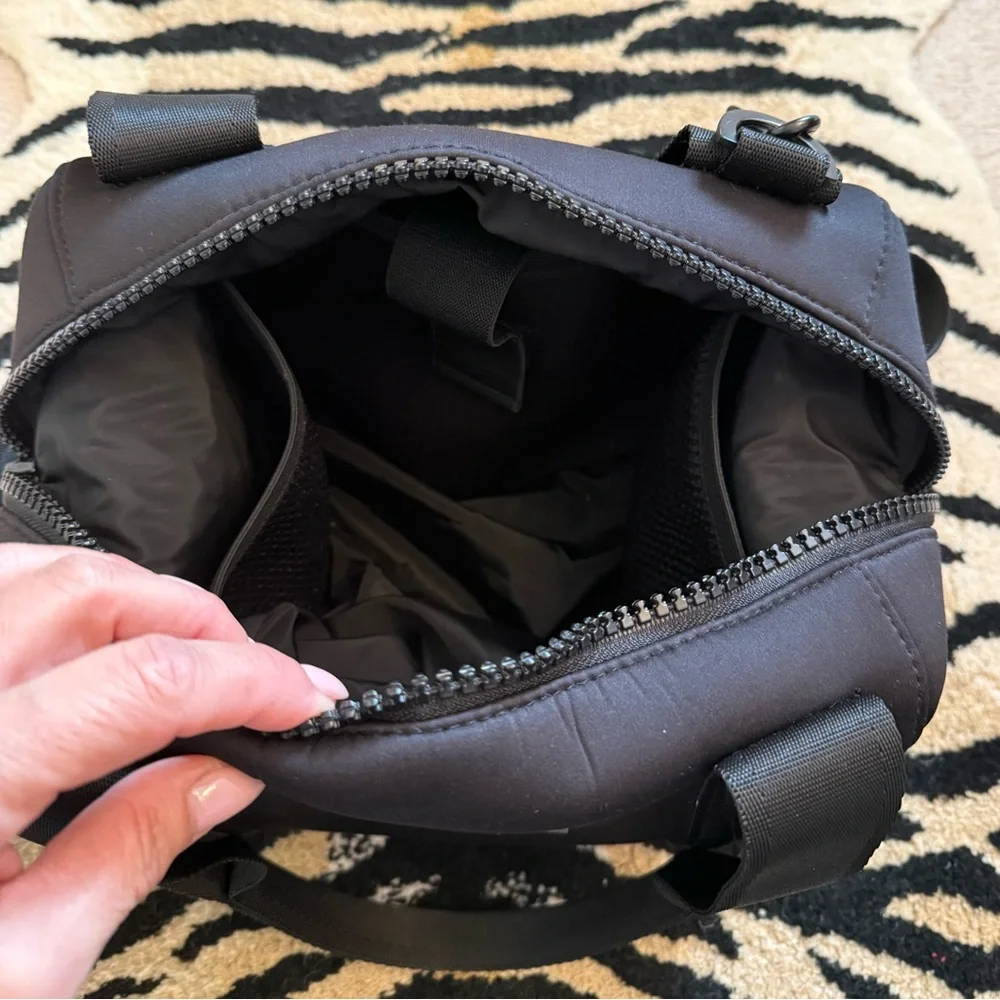 Dagne Dover Landon Neoprene Carryall Bag Small EUC - Picture 7 of 15